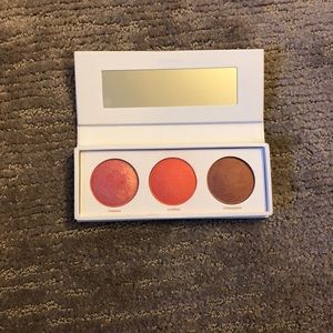 Realher blush and bronzer palette
